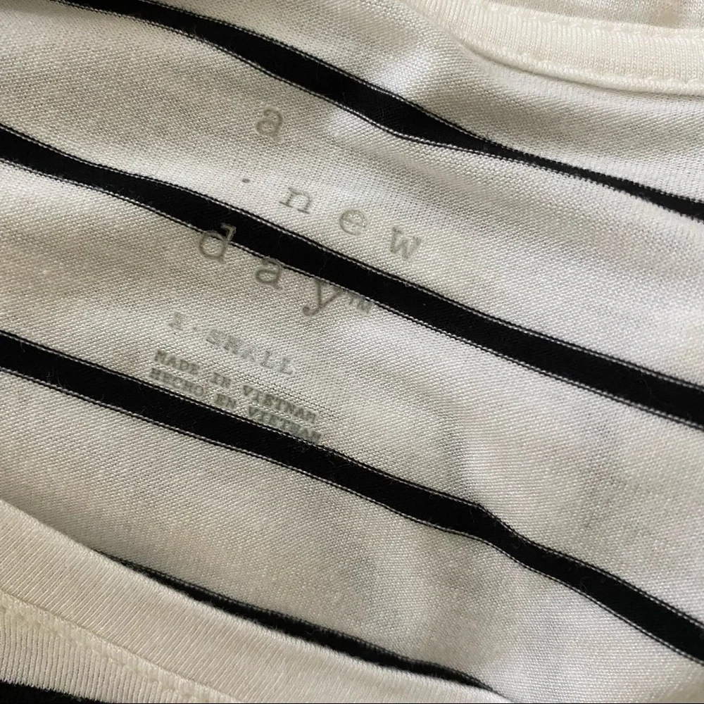 Basic Tee - Picture 2 of 3